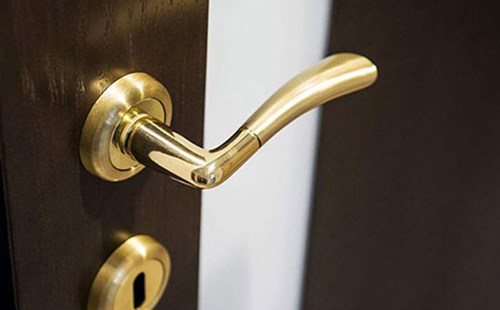 于洪區汽車開鎖電話（上門換鎖芯多少錢）